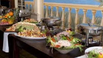Koud/Warm buffet: Huisgemaakte rundvlees salade en meer...